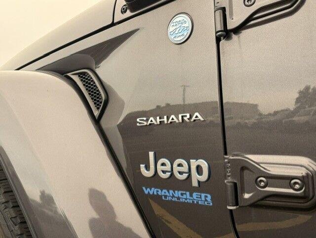 Used 2021 Granite Crystal Metallic Clearcoat Jeep Unlimited Sahara image 18