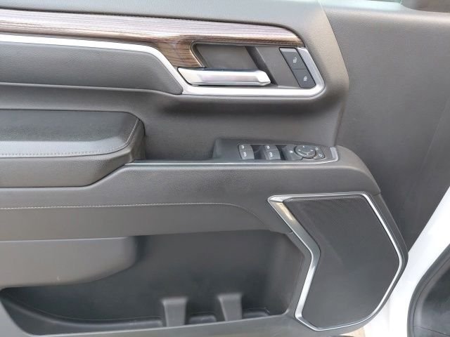 Used 2024 White Chevrolet LT image 27