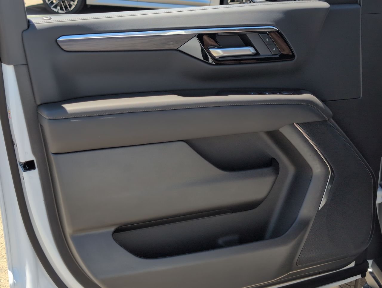 New 2026 Summit White Chevrolet LS image 22