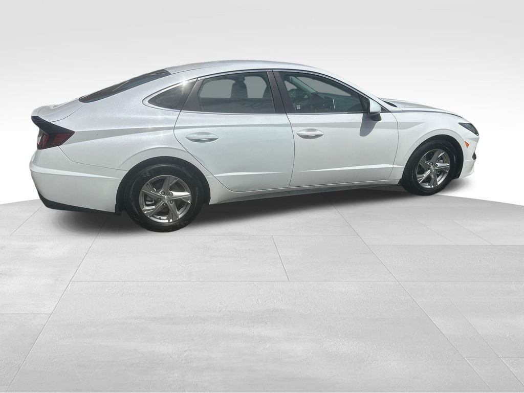 Used 2021 Gray Hyundai SE image 22