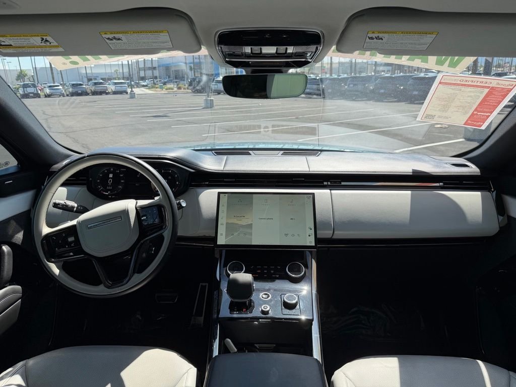 Used 2023 Green Land Rover SE Dynamic image 11