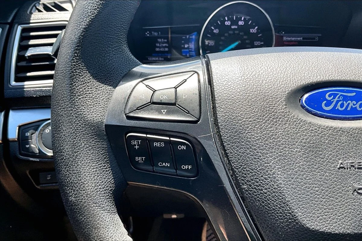 Used 2017  Ford Sport image 11