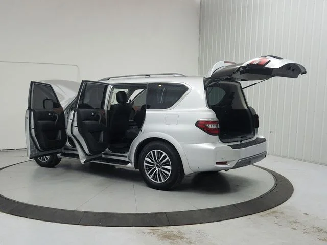 Used 2022 Silver Nissan SL image 13
