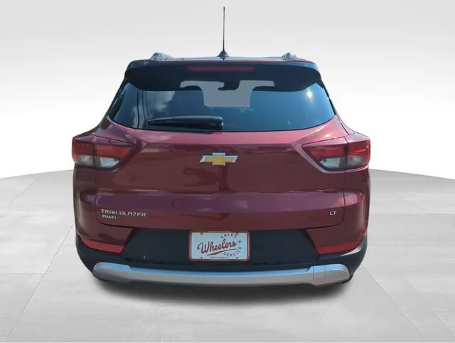 Used 2025 Crimson Metallic Chevrolet LT image 4
