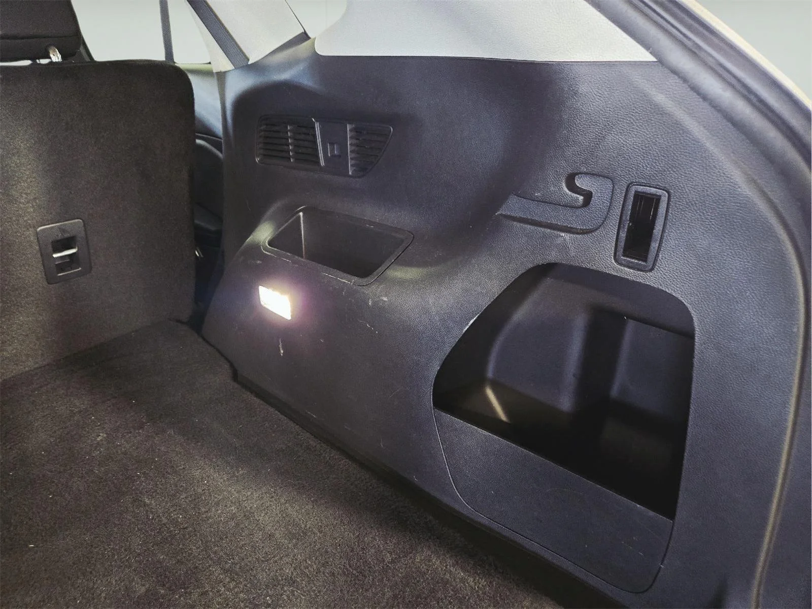 Used 2024 Agate Black Ford SE image 23
