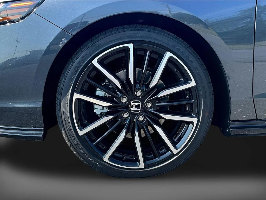 New 2026 Meteorite Gray Metallic Honda Touring Hybrid image 28