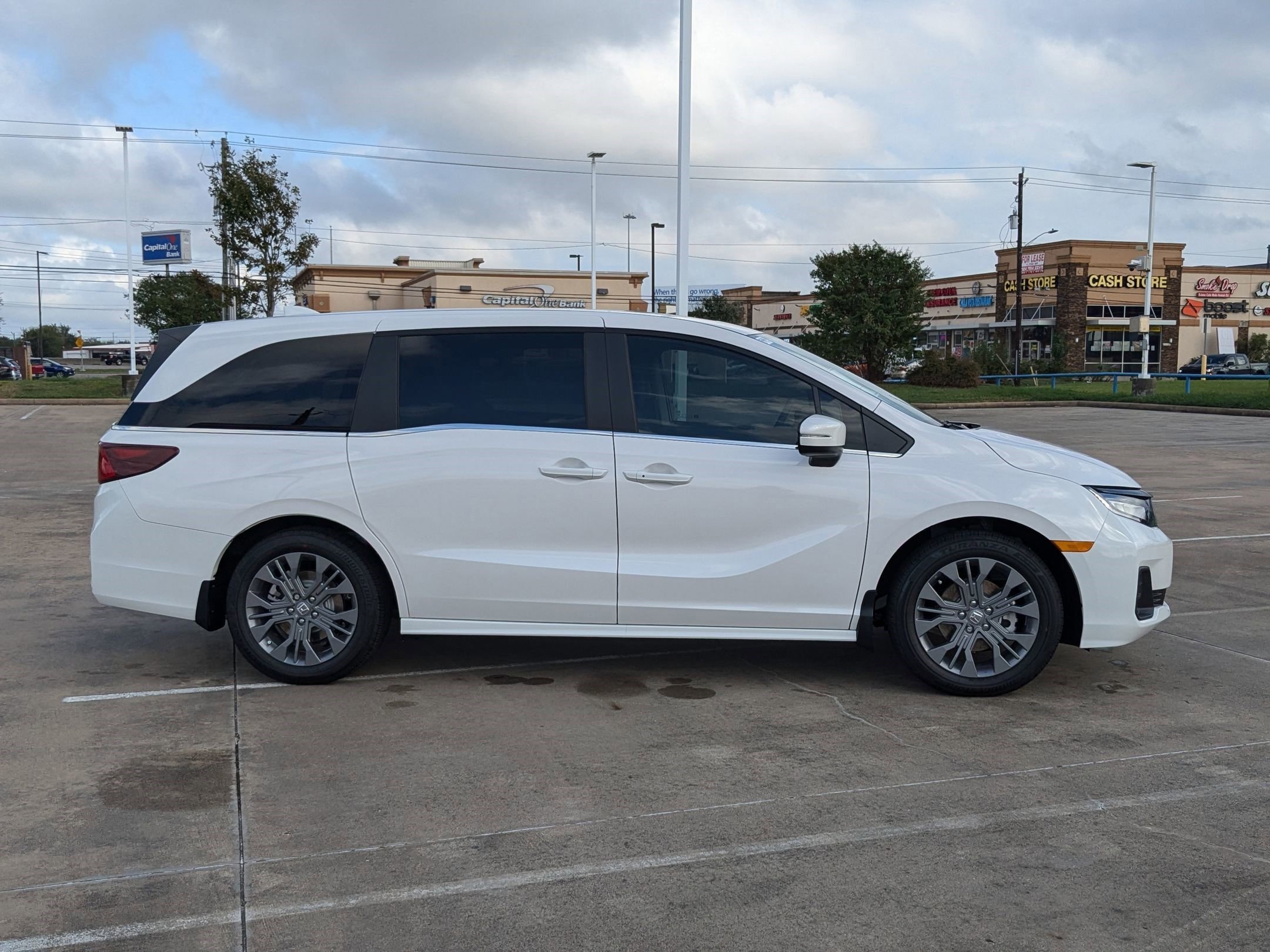 New 2026 Platinum White Pearl Honda Touring image 11
