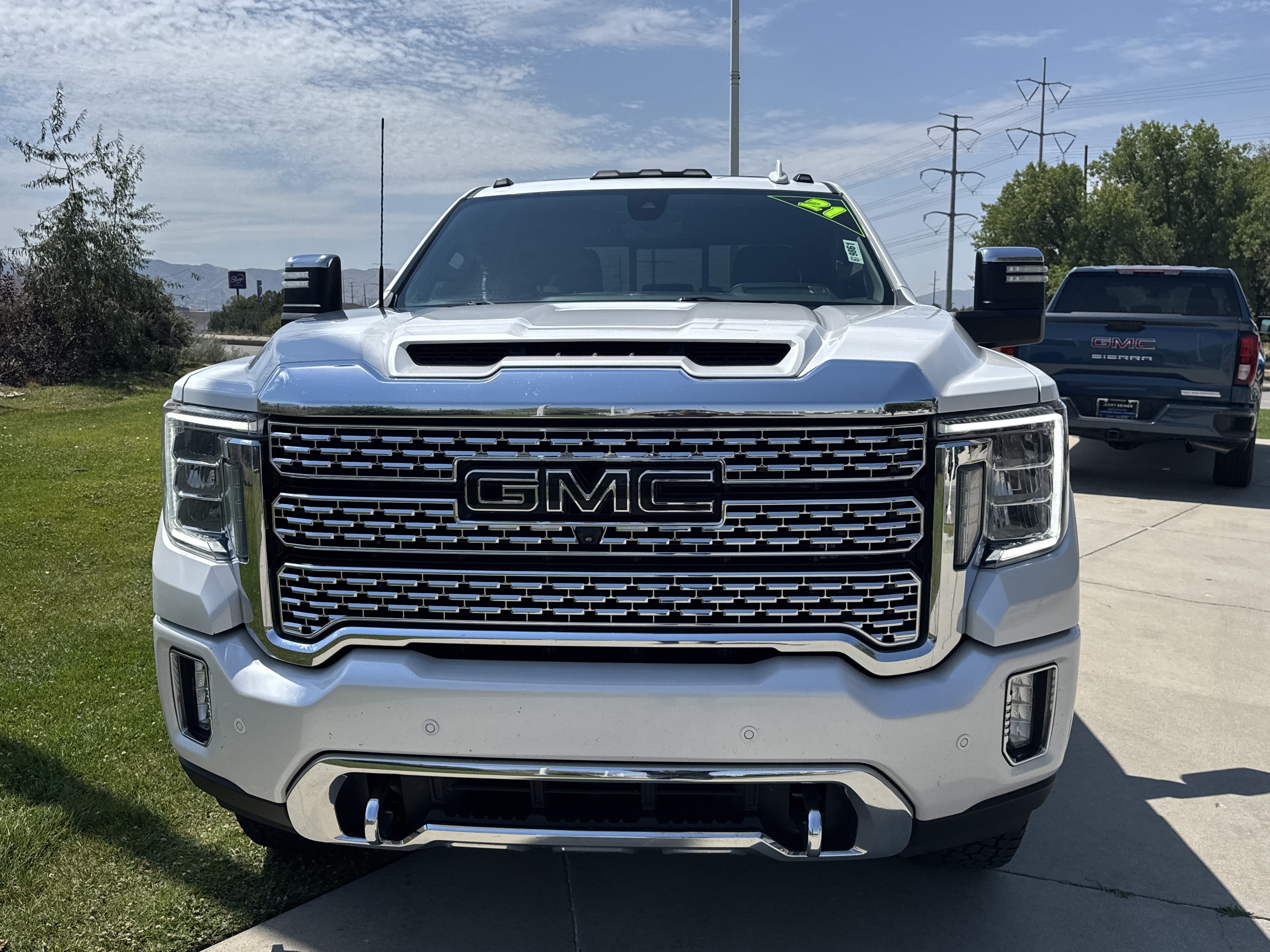 Used 2021 WHITE FROST TRICOAT GMC Denali image 8