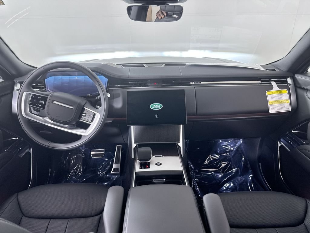 New 2026 SANTORN BLK MET Land Rover SE image 19