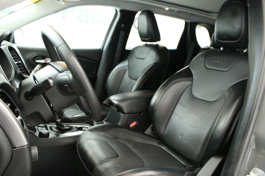 Used 2022 Gray Jeep Limited image 24
