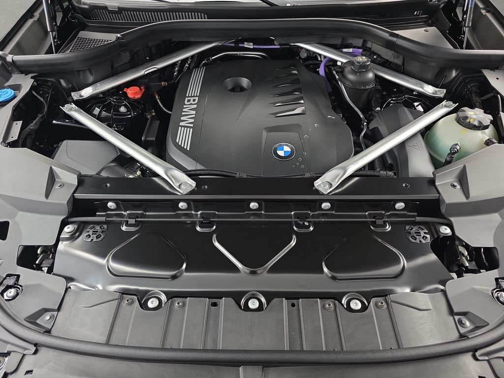 New 2026 Black Sapphire Metallic BMW xDrive40i image 30