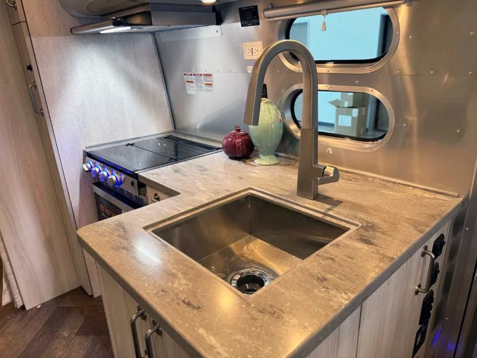 New 2027 SILVER AIRSTREAM  image 28