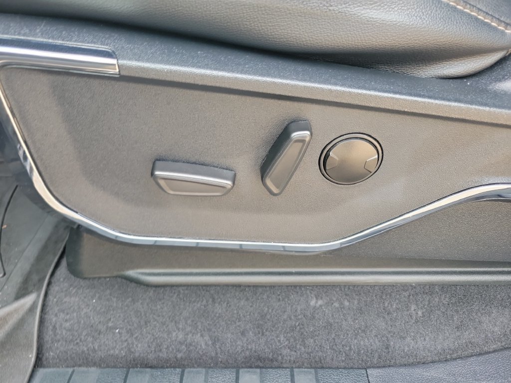Used 2023 Black Ford LARIAT image 17
