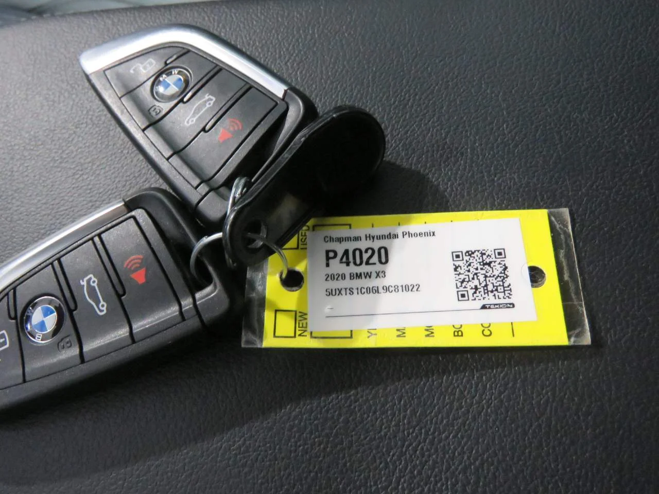 Used 2020 Dark Graphite Metallic BMW xDrive30e image 22