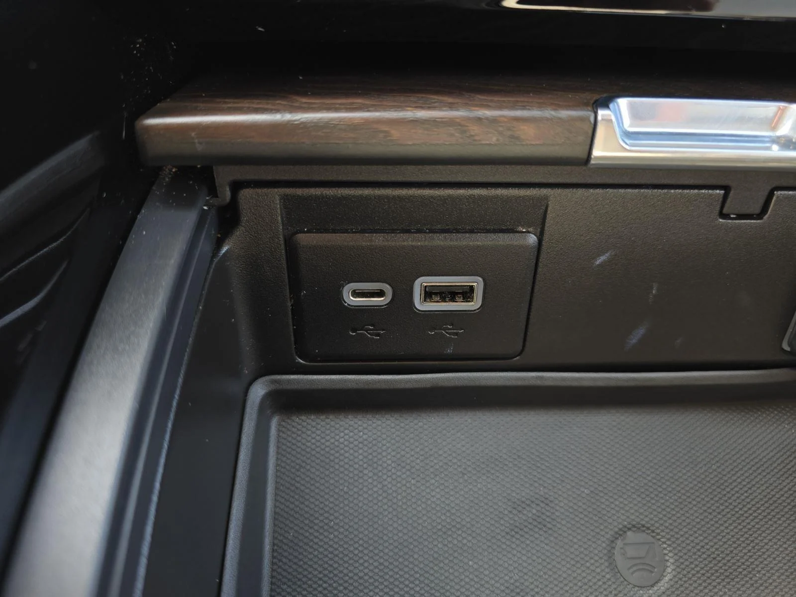 Used 2021 White Frost Tricoat GMC Denali image 24