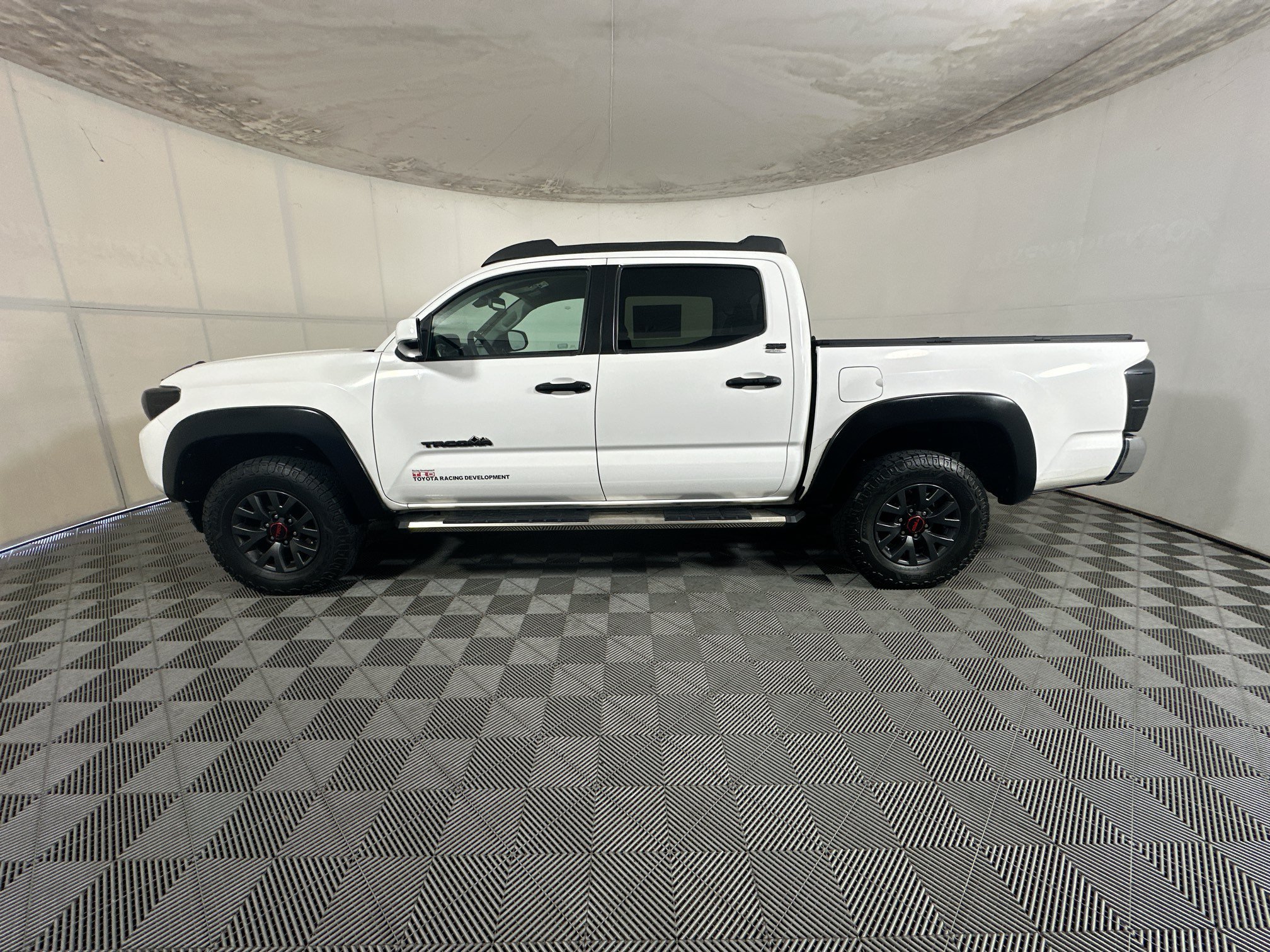 Used 2020 Super White Toyota SR5 image 6