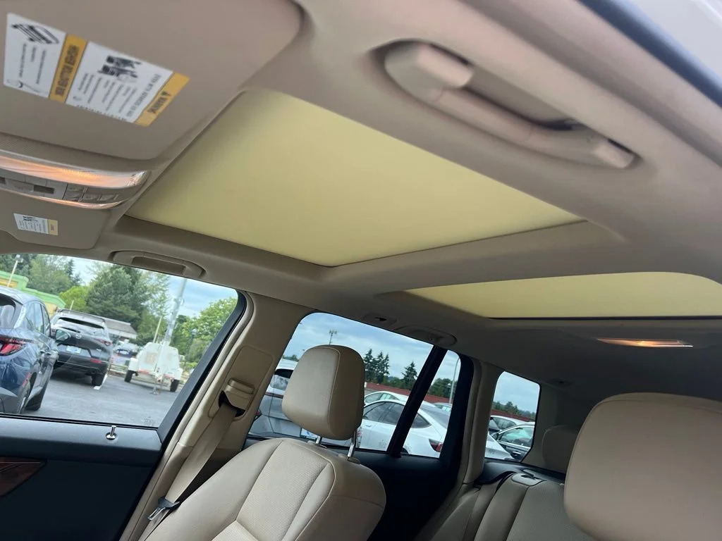 Used 2011 Arctic White Mercedes-Benz GLK 350 image 14