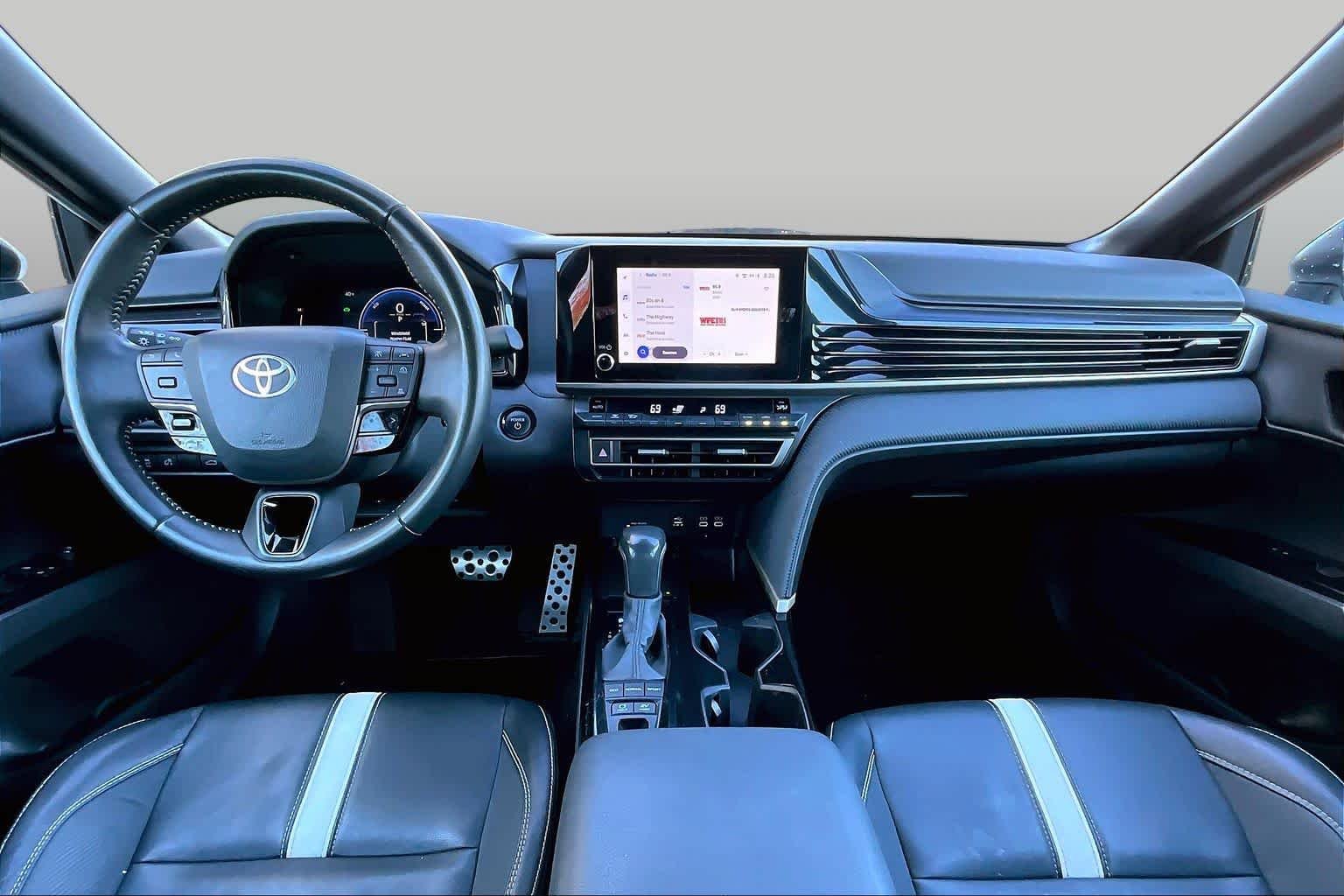 Used 2025 Ice Cap Toyota SE image 16