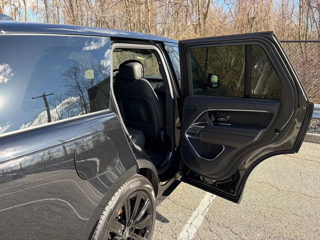 New 2025 Santorini Black Land Rover SE image 16