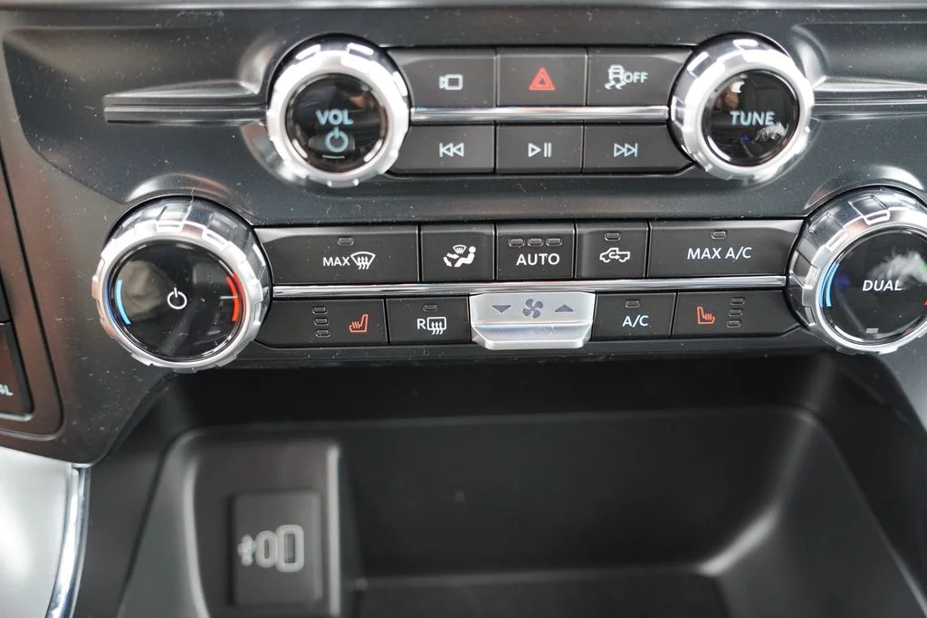 New 2026 Oxford White Ford XLT image 16