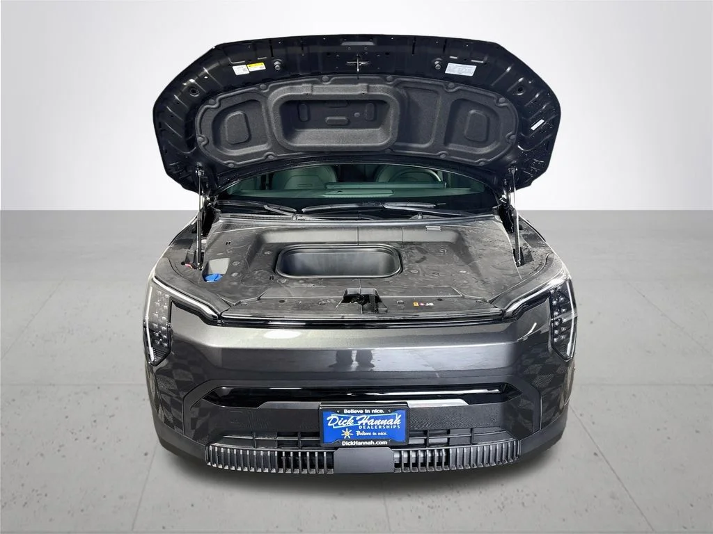 New 2027 Interstellar Gray Kia Wind image 22