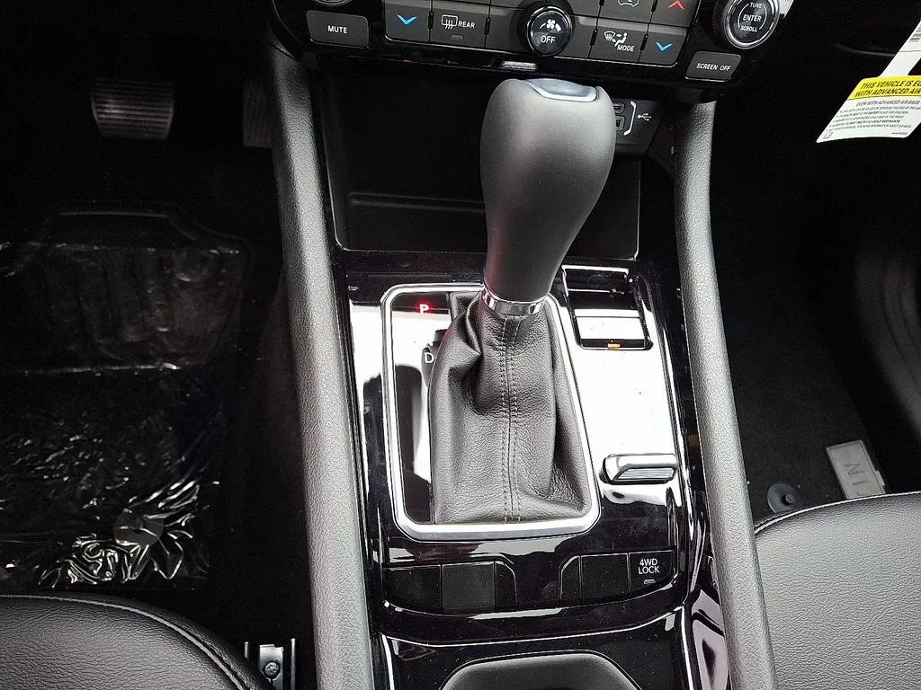 New 2026 Black Jeep Latitude image 10