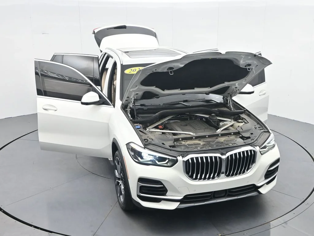 Used 2022 White BMW sDrive40i image 40