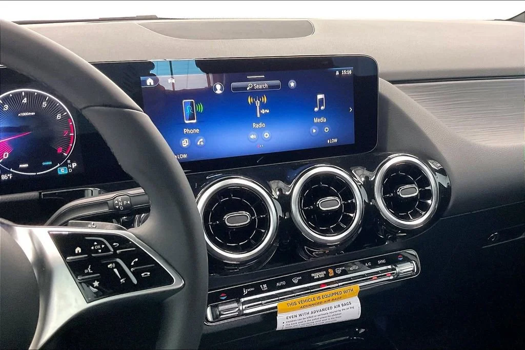 New 2026 Polar White Mercedes-Benz GLA 250 image 18