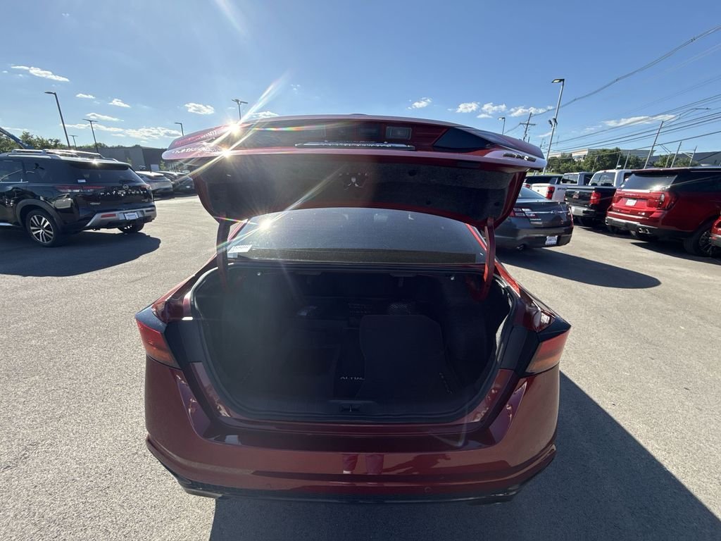 Used 2024 Red Nissan 2.5 SR image 23