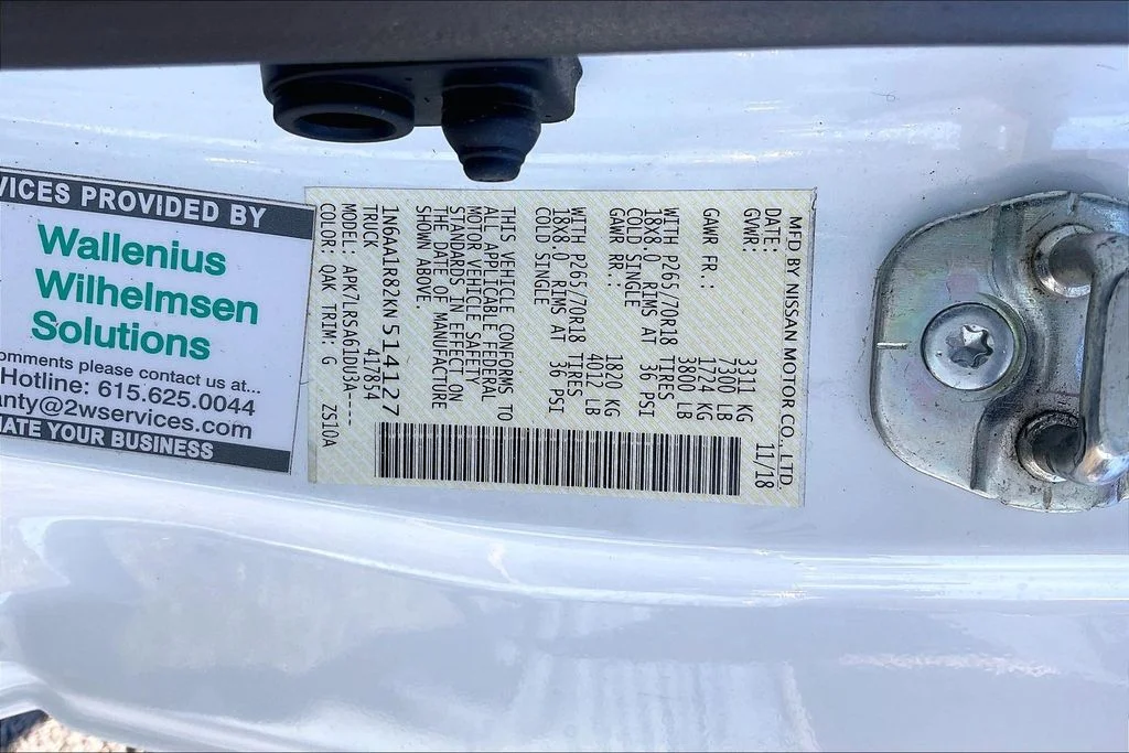 Used 2019 White Nissan S image 33