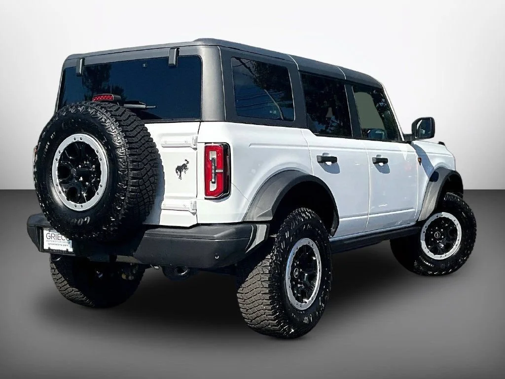 Used 2024 Oxford White Ford Badlands image 7