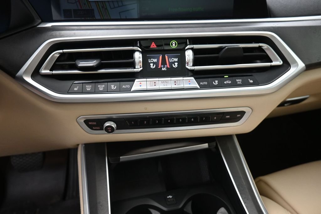 Used 2022 White BMW xDrive40i image 29