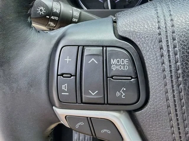 Used 2018 Blizzard Pearl Toyota XLE image 35