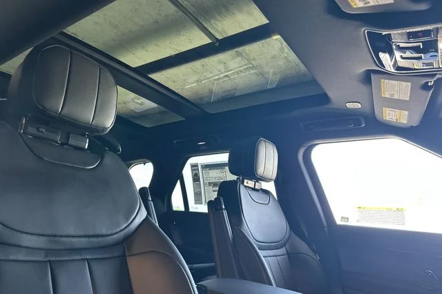 New 2026 Santorini Black Land Rover Dynamic SE image 16