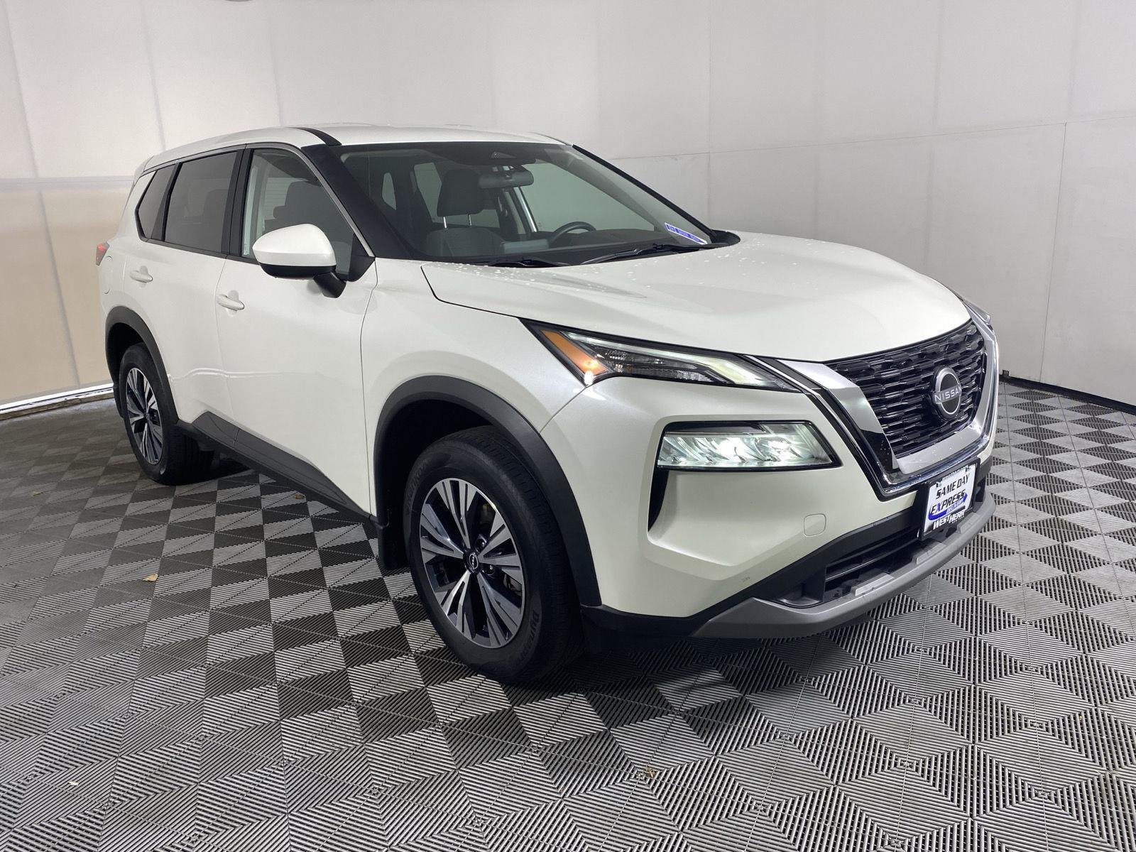 Used 2023 Pearl White Tricoat Nissan SV image 10