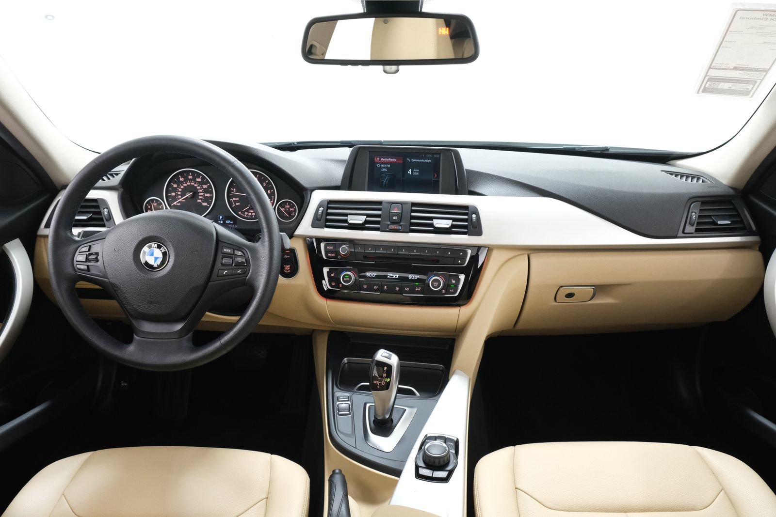 Used 2018 Alpine White BMW 320i xDrive image 8