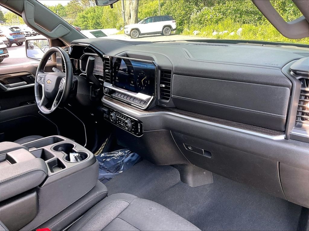 Used 2025 Black Chevrolet LT image 13
