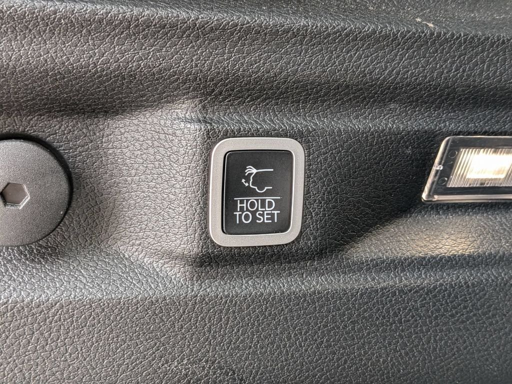 Used 2023 Silver Jeep Limited image 10