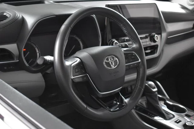 Used 2021  Toyota Platinum image 24