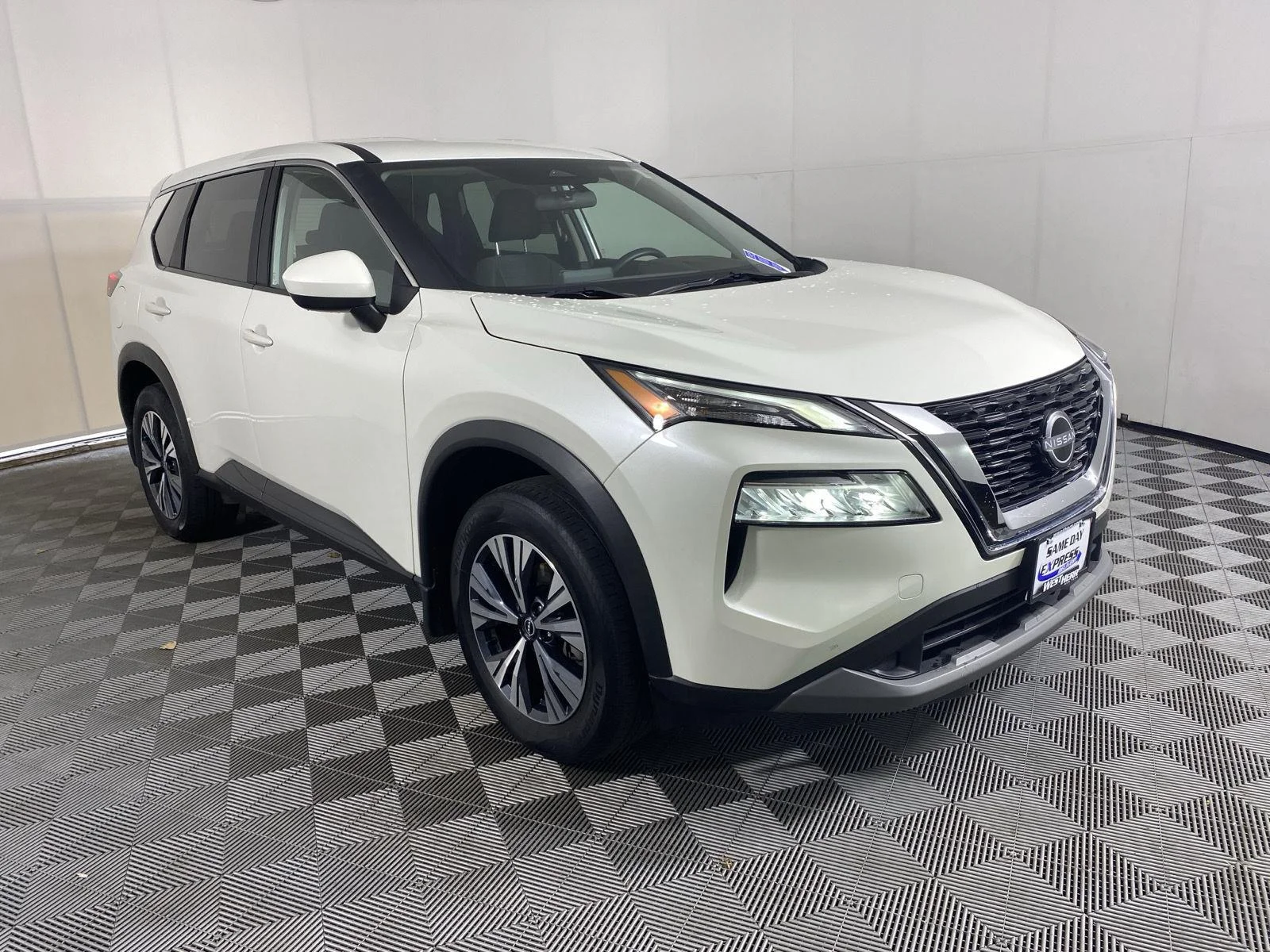 Used 2023 Pearl White Tricoat Nissan SV image 10