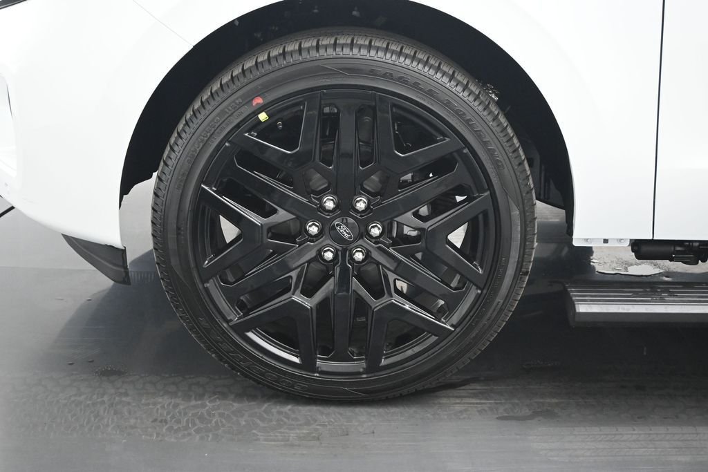 New 2026 Oxford White Ford Platinum image 26