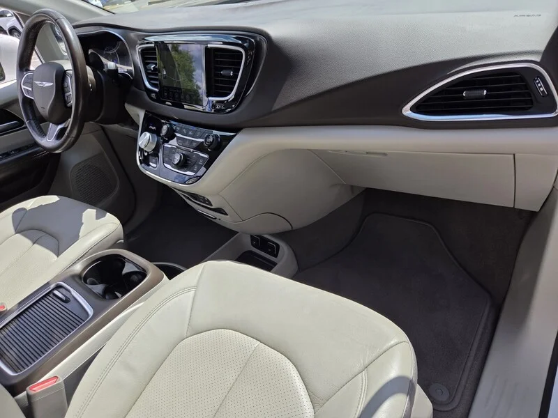Used 2019 Bright White Clearcoat CHRYSLER TOURING L PLUS image 18
