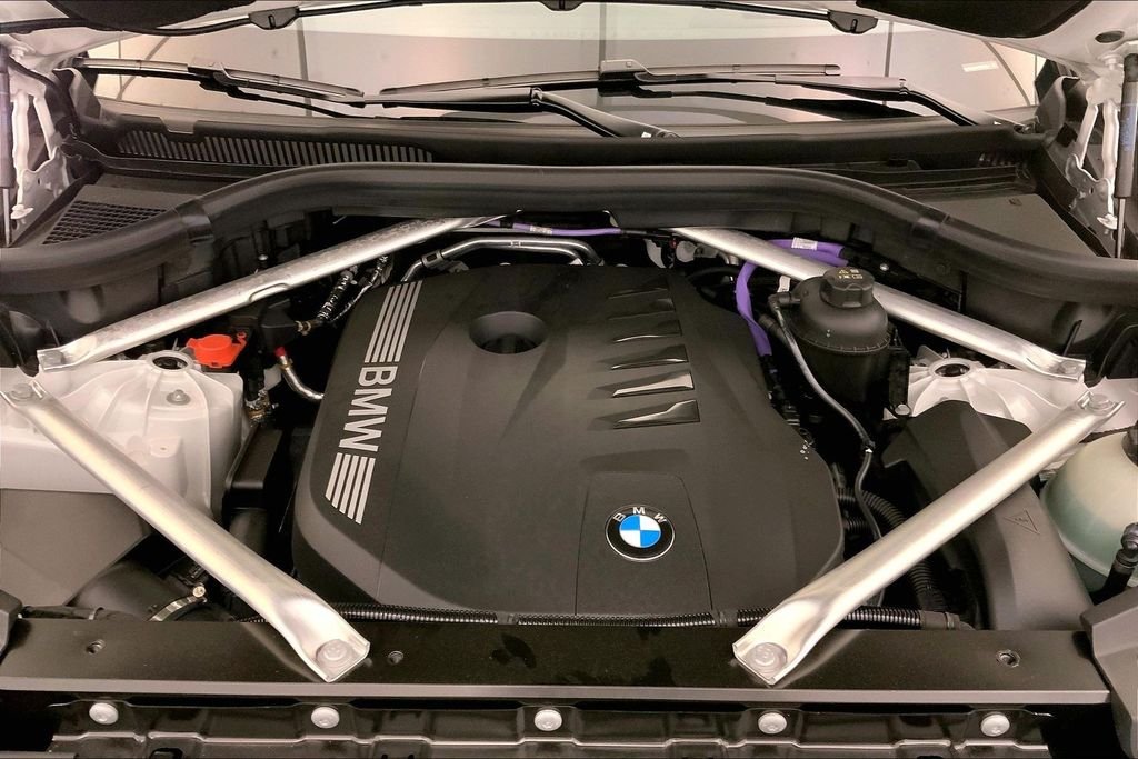 Used 2026 Mineral White Metallic BMW  image 8