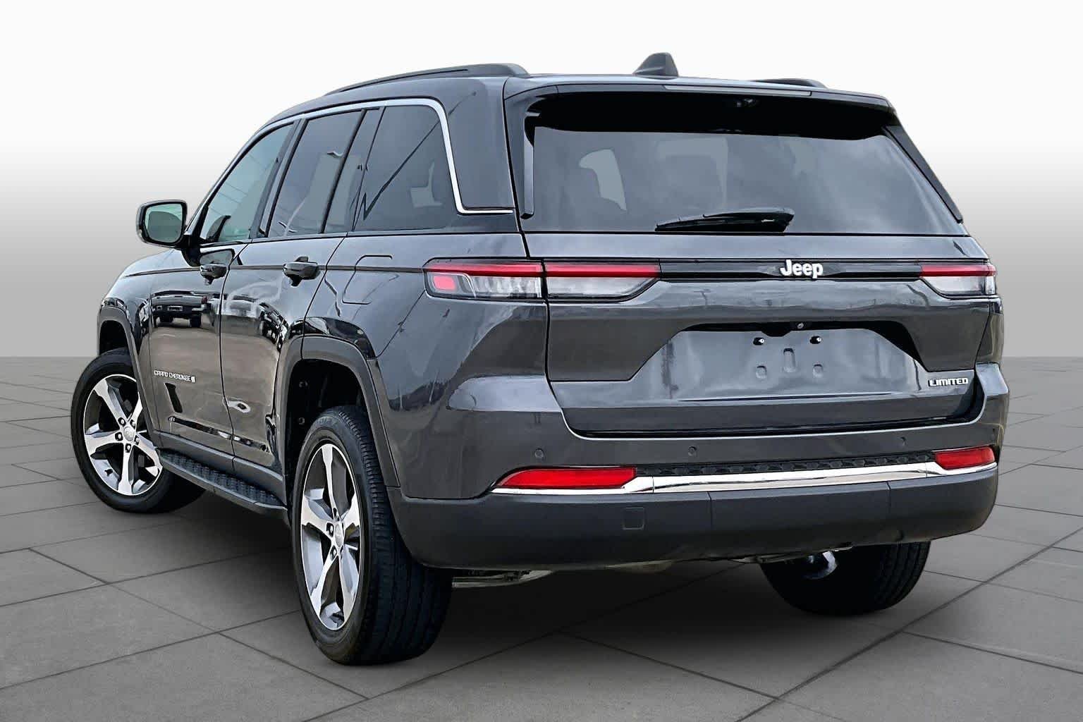 Used 2024 Baltic Gray Metallic Clearcoat Jeep Limited image 15