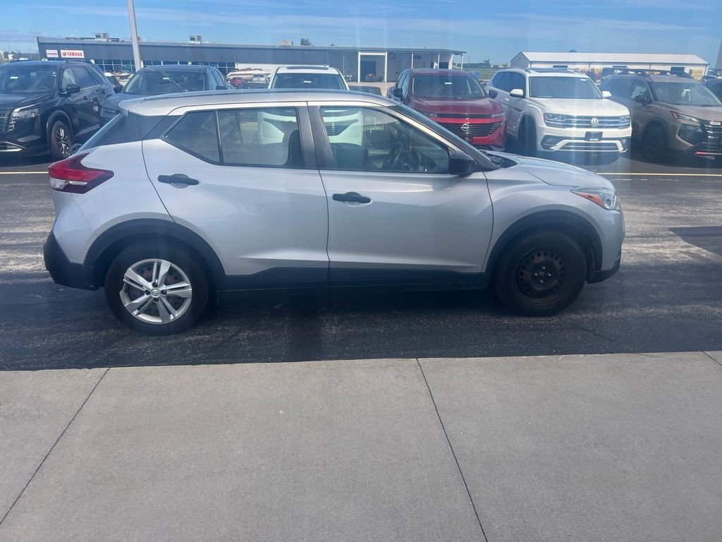 Used 2020 Brilliant Silver Metallic Nissan S image 4