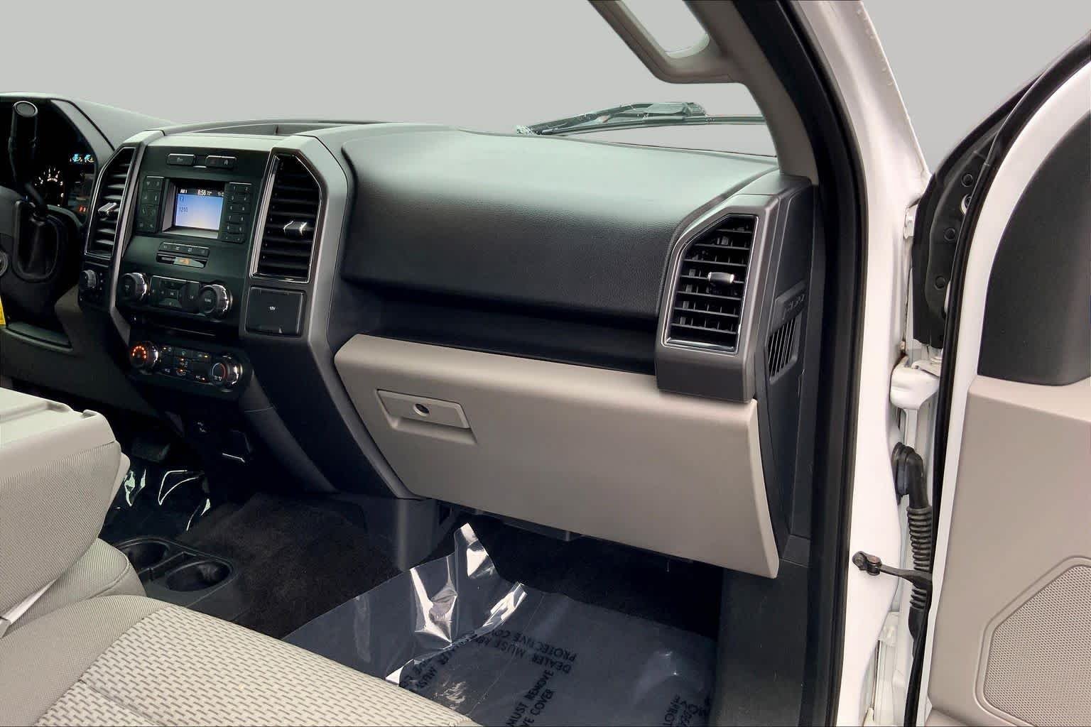 Used 2018 Oxford White Ford XLT image 16