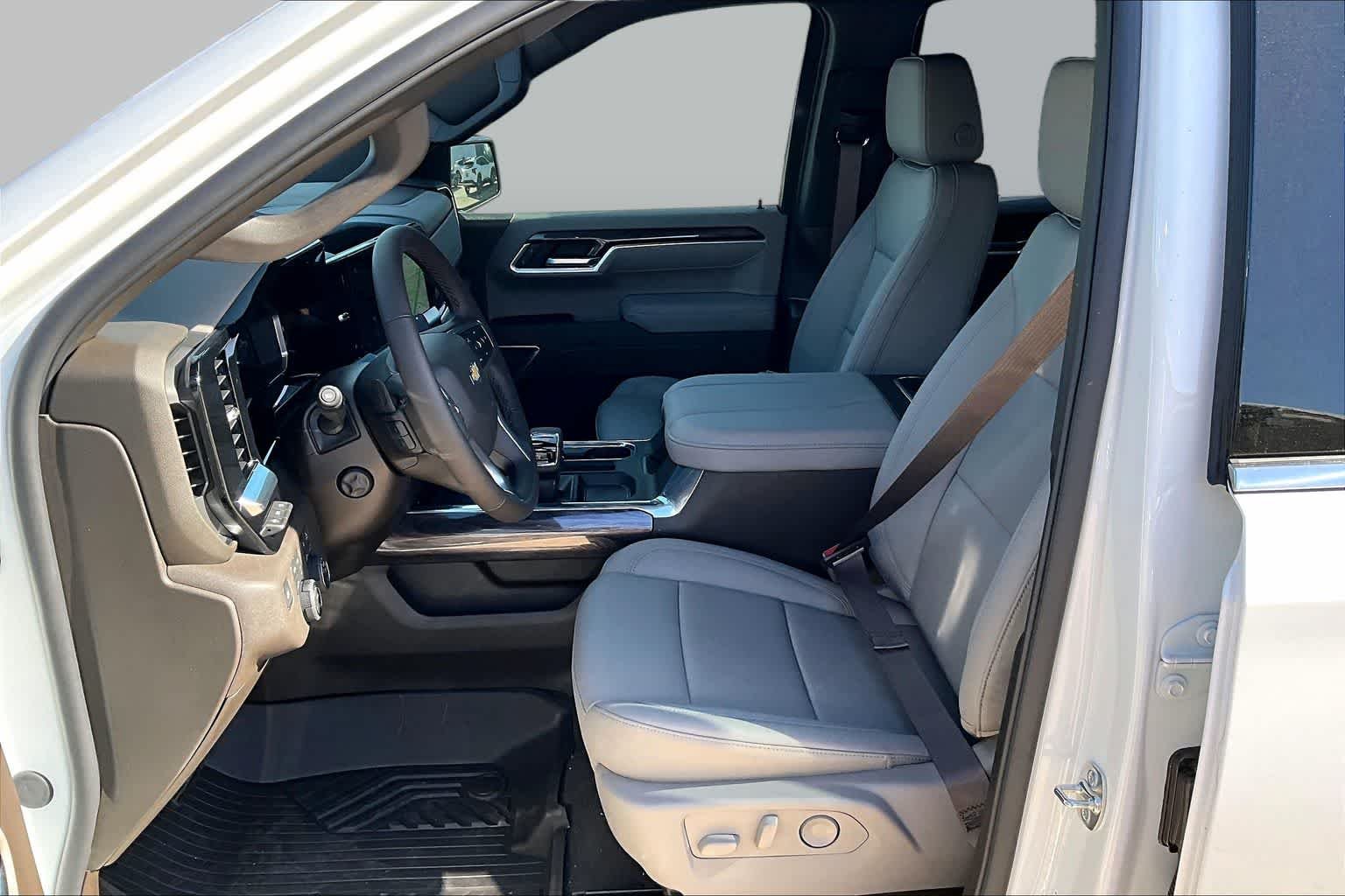 New 2026 Summit White Chevrolet LTZ image 10