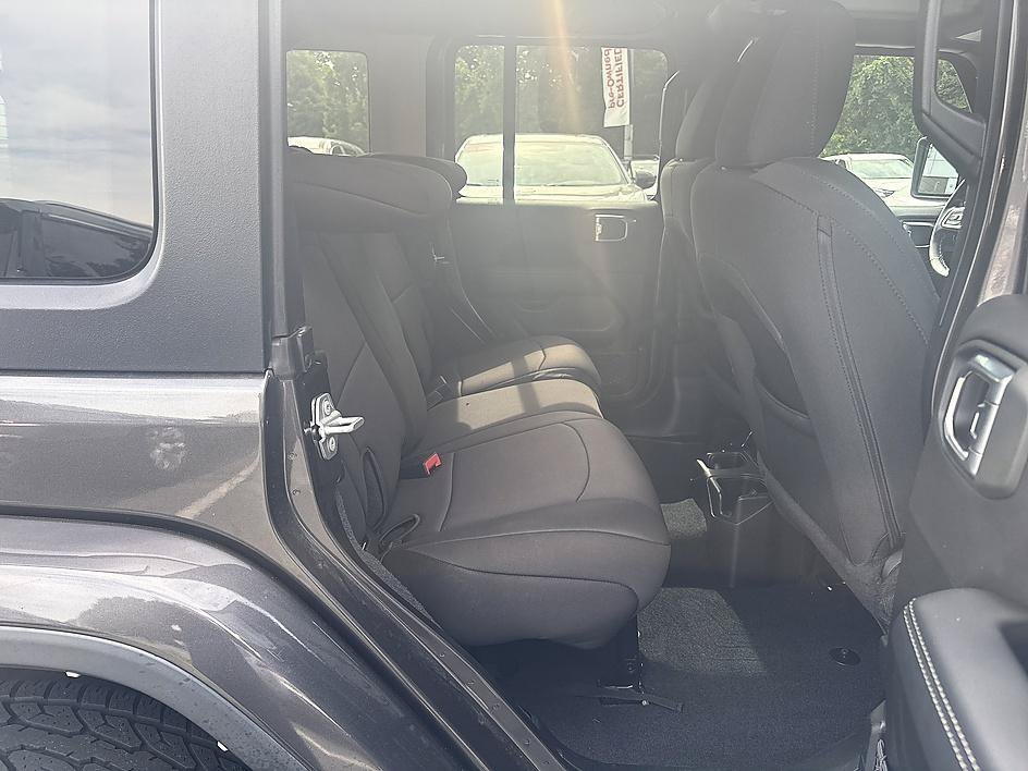Used 2021 Granite Crystal Metallic Clearcoat Jeep Unlimited Sahara image 20