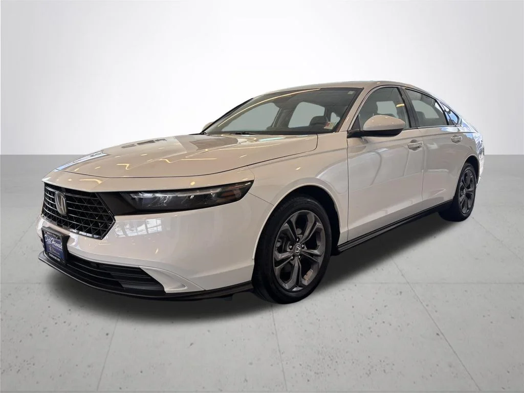 Used 2023 White Honda EX image 2