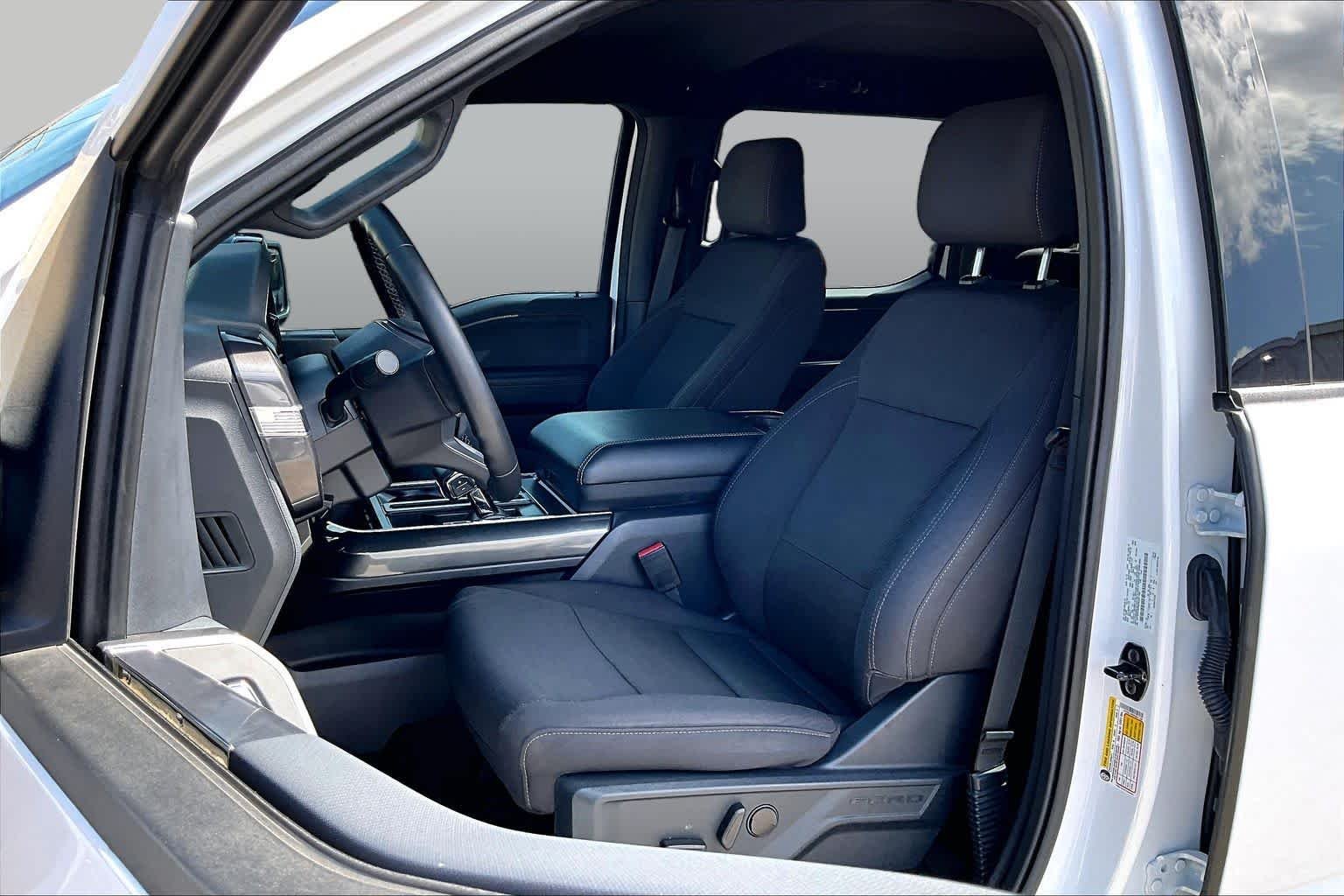 Used 2023 Oxford White Ford XLT image 8